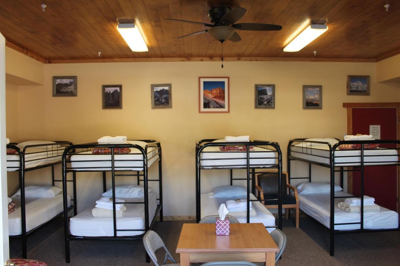 Whitney Portal Hotel And Hostel Lone Pine Zimmer foto